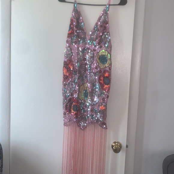Pink sequin dress with floral details - Picture 2 of 4